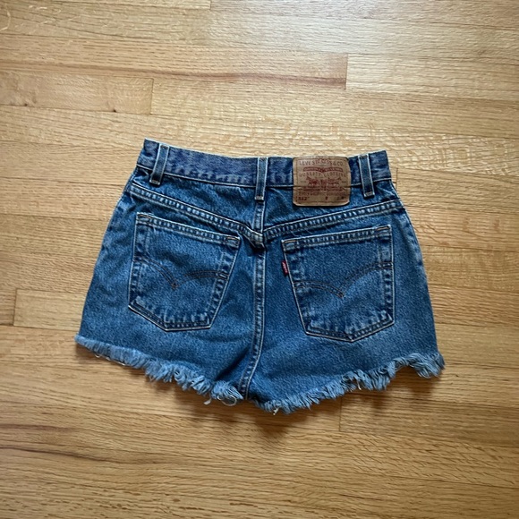 Vintage Levi’s Shorts - Picture 3 of 8